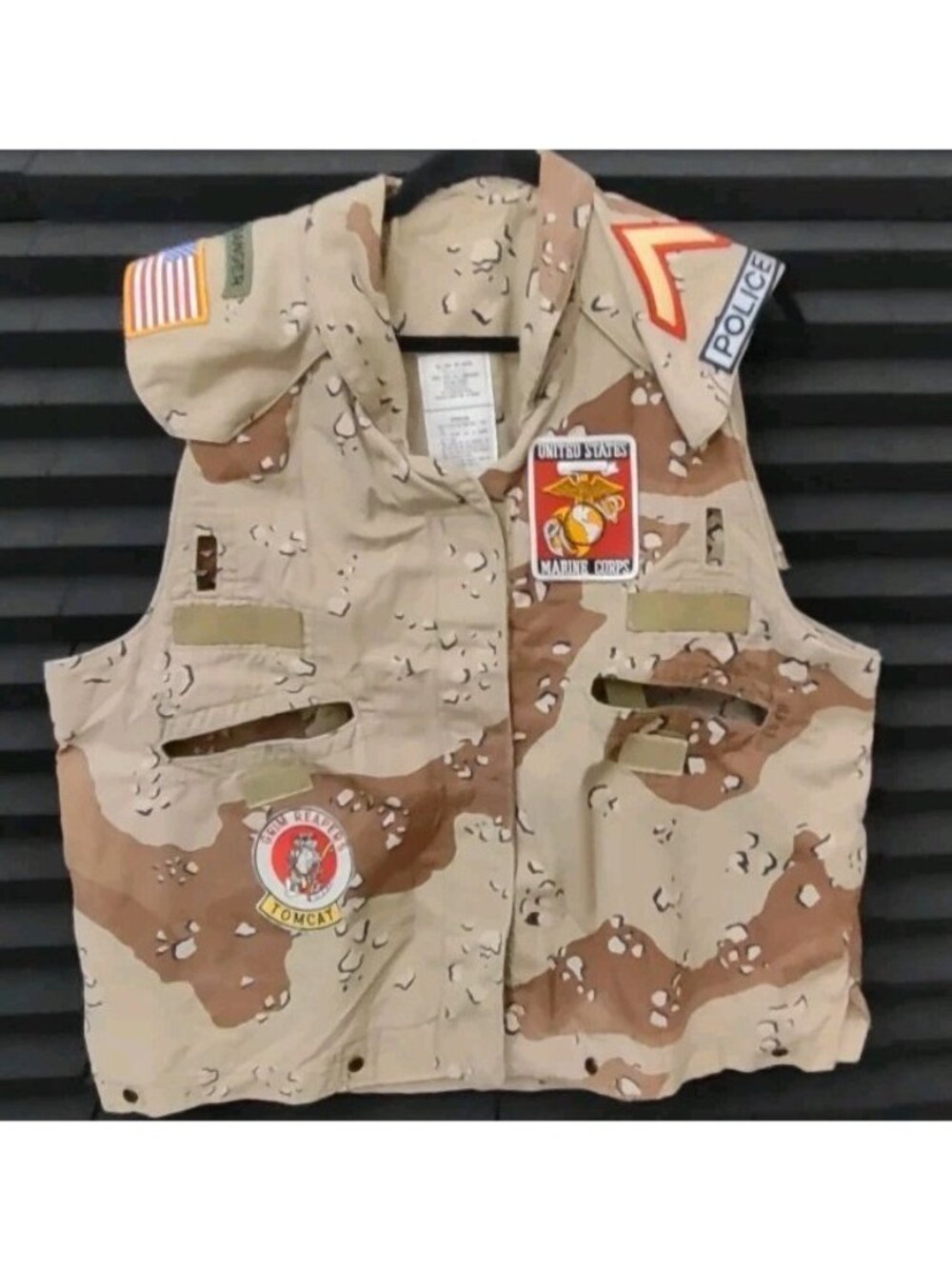 Cover PASGT Vest Camouflage Desert Size Small/Medium with decorative patches